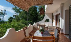 Apartment Orri 3 | Terrasse mit überdachtem Esstisch zum Essen im Freien App. Orri 3 Tortoli Ostküste Sardinien