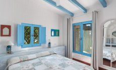 Casa 17 | Schlafzimmer 1 mit Doppelbett und Gartenblick Casa 17, Sant Elmo, Südsardinien