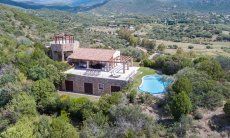 Villa Torretta Chia | Luftansicht des Hauses mit Garten und Pooll Luftansicht Torretta Chia