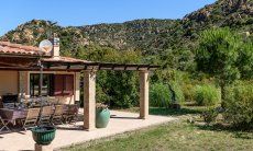 Villa Isabelle | Terrasse mit großem, überdachten Tisch zum Essen im Freien Villa Isabelle, Torresalinas