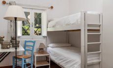Casa 23 | Schlafzimmer 2 mit Hochbett, Schreibtisch und Gartenblick Casa 23, Sant Elmo