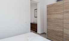 Villa del Campo | Schlafzimmer 2 im ersten Stock mit Doppelbett und Klimaanlage Villa del Campo, Is Molas, Pula