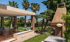 Villa Palme | Relaxen im Schatten der Terrasse oder in der Sonne unter Palmen Villa Palme, Costa Rei