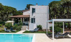 Villa Pola | Sonnen- und Schattenplätze am Pool bei der Villa Villa Pola, Santa Margherita di Pula