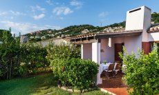 Villa Roberta | Gemütliche Terrasse und ein schön eingewachsener Garten Hausansicht, Garten und Terrasse