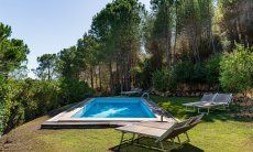 Villa Fiori 2 | Der private Pool liegt idyllisch auf einer Wiesenterrasse am Hang Aussenbereich: Garten, Privater Pool und Terrasse
