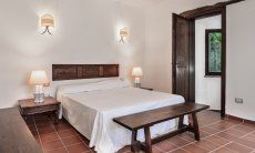 Schlafzimmer 5 mit Doppelbett und Ensuite Bad mit Dusche im UG