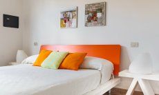 Villa Sandra 43 | Schlafzimmer 1 mit Doppelbett Hausdarstellung