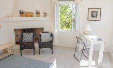 Casa 1 | Wohnzimmer mit Innenkamin und Schreibtisch Casa 1 - Sant'Elmo
