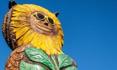 Villetta 3 | Skulptur im Garten der Villa: "il guffo" Eulenstatue Villetta 3 Costa Rei