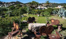 Villetta 3 | Sitzgruppe im Garten um Felsen gruppert Garten Villetta 3 Costa Rei