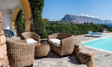 Villa Maestrale | Sitzlounge beim Poolbereich New picture