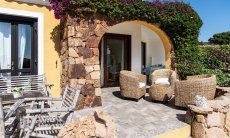 Villa Maestrale | Terrasse mit Korbmöbeln New picture