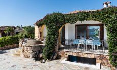Villa Maestrale | Schattiger Essbereich auf Terrasse New picture