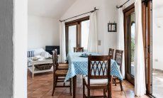 Villa Maestrale | Esstisch an grosser Terrassentür New picture