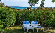 Villa Lentischio | Liegestühle im Garten und Meerblick New Picture