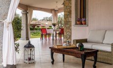 Villa Iris | Überdachte Terrasse mit Loungemöbeln New Picture