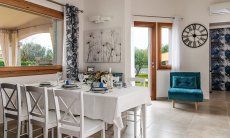 Villa Iris | Essbereich im Wohnzimmer New Picture