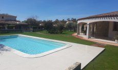 Villa Iris | Swimmingpool neben dem Haus New Picture
