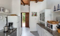 Villa Fiori 3 | Die voll ausgestattete Küche hat einen Ausgang zum Garten und Pool New Picture 2025