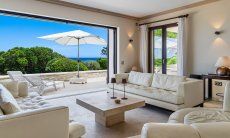 Villa Nautilus | Blick vom Wohnzimmer in den Garten New Picrute 2025