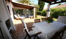 Villetta 12 | Essbereich im Freien mit BBQ-Bereich Sardinien