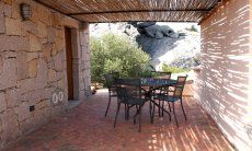 Villa Domus 17 | Obere Terasse mit Sonnenschutz Sardinien