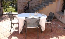 Villa Domus 17 | Terrasse mit Gartenzugang Sardinien