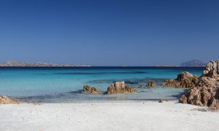 Spiaggia del Principe, Romazzino, 24 km. weit entfernt 