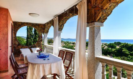 Terrasse mit Blick aufs Meer