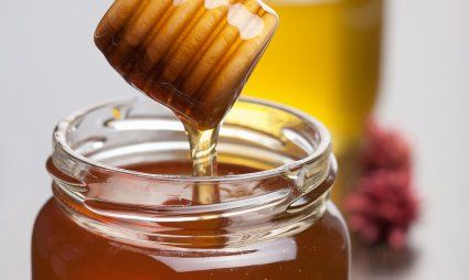 Die Beschützerin der Bienen und des Honigs.