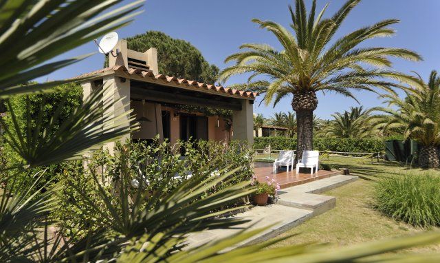 Gepflegter und großer Garten der Villa Carla 