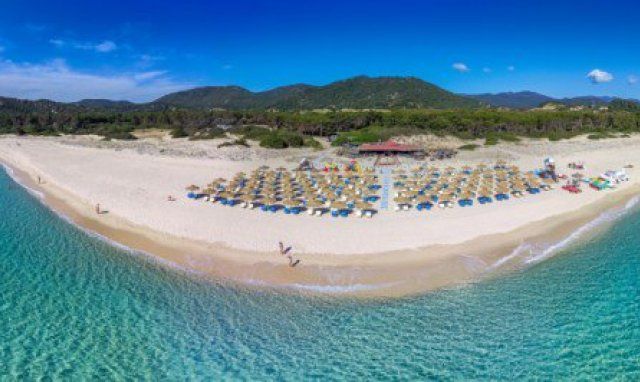 Strand-Restaurant Tamatete mit Strandbad und Kinderspielplatz, nur 2km von Li Conchi entfernt