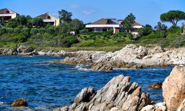 Villa Nodu Pianu Verde | Ferienhaus Nodu Pianu Bianca liegt direkt am Meer Villenansicht vom Meer aus