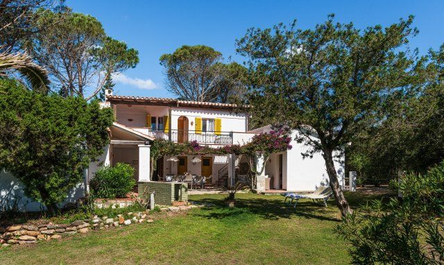 Villa Beatrice | Großer privater Garten der am Strand endet Villa Beatrice, Torre Salinas