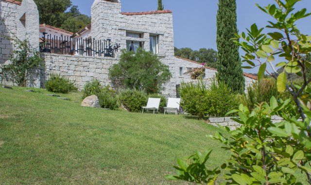 Li Conchi 11 | Hausansicht mit Garten Li Conchi 11, Cala Sinzias