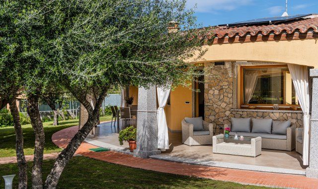 Villa Girasole | Überdachte Terrasse mit Granitsäulen New Picture
