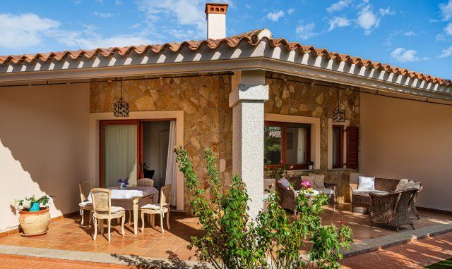 Villa Luisa | Lounge- und Essbereich auf der Terrasse New Picture 2023